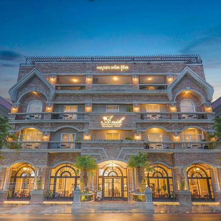 อนิก บูทิค โฮเต็ล Hotel พนมเปญ ภายนอก รูปภาพ